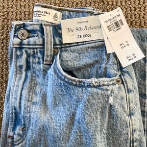 NWT Abercrombie The 90s relaxed high rise jeans
